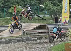 九游体育-包含摩托车赛夜战:燕山天虎队强势横扫云贵霹雳队,速度优势明显保级形势悄然变化的词条