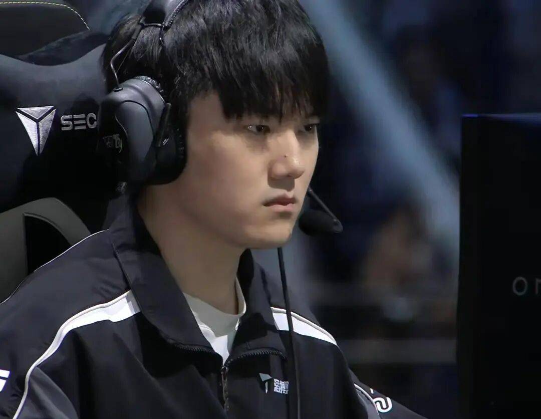 Faker连续十场比赛得分超过重返赛场,TES不断突破!赢得满堂喝彩 Faker连续十场比赛得分超过重返赛场,TES不断突破!赢得满堂喝彩